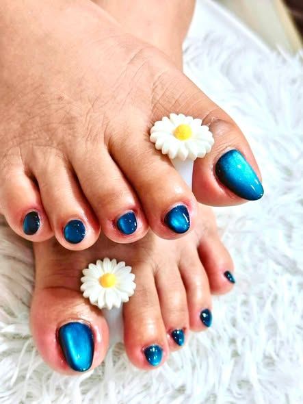 ผลงานทำเล็บเท้าสีเมทัลลิกกรมท่า Mali Nail & Spa
